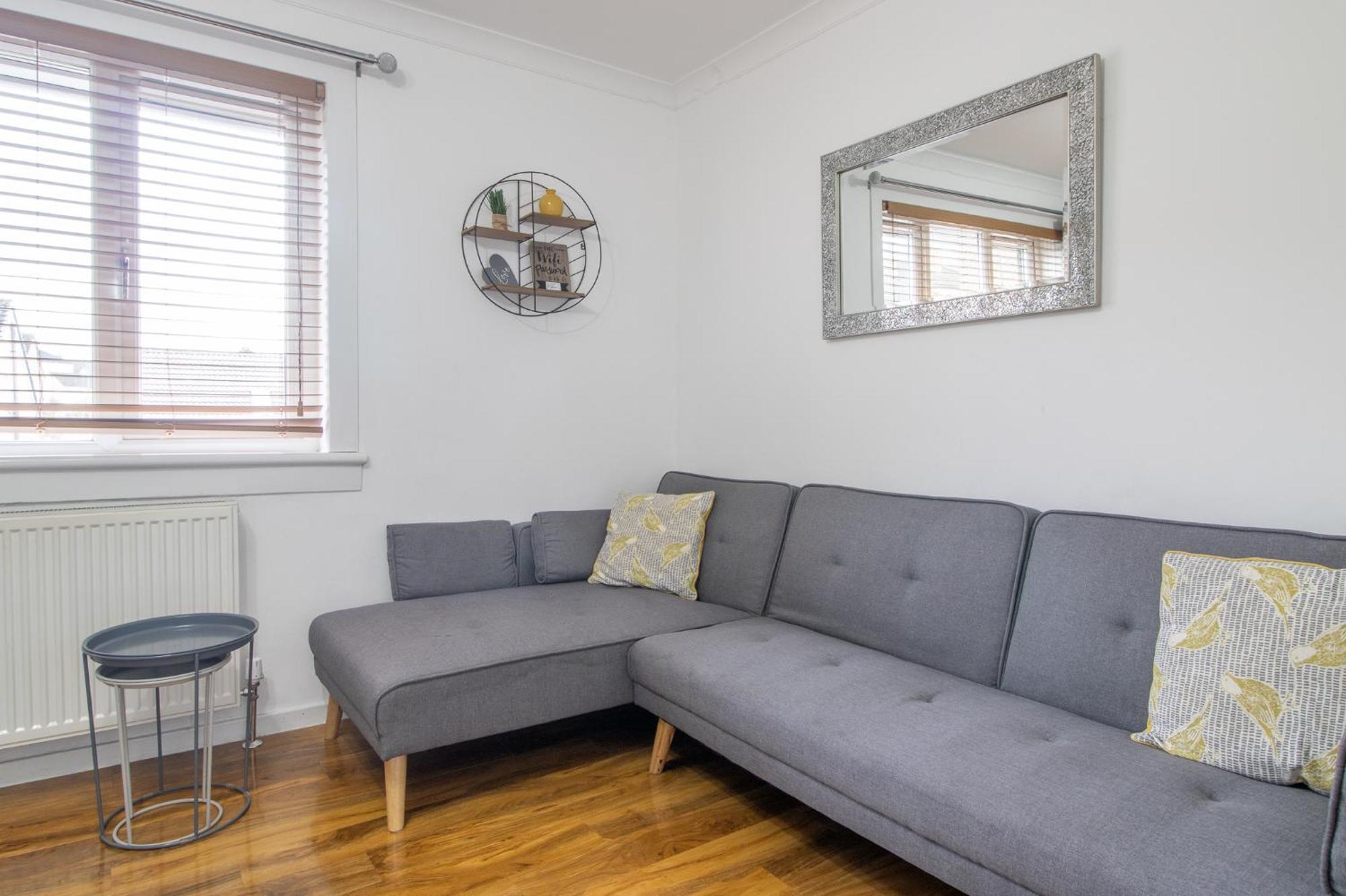 1 Bed Apartment Central Hamilton Free Wifi With Great Transport Links To Glasgow מראה חיצוני תמונה